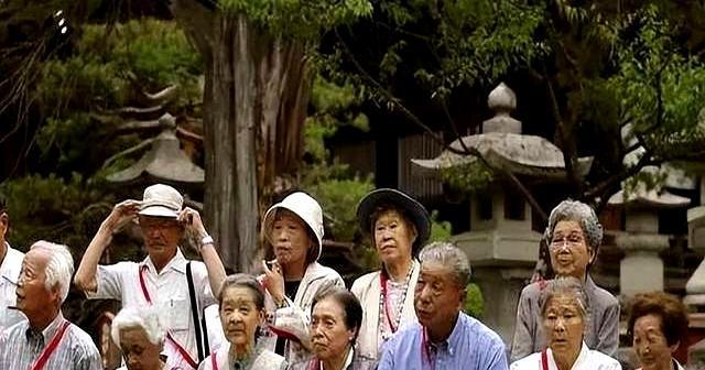 狂！专家建议老人日本网友：太对了ky开元棋牌日本“恨老”已近疯(图8)
