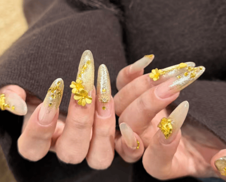 黄金“剪碎”贴在手上：比买项链手镯更有仪式感开元棋牌app突然火了！有人把价值4万元的(图5)