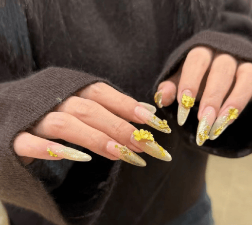 黄金“剪碎”贴在手上：比买项链手镯更有仪式感开元棋牌app突然火了！有人把价值4万元的(图4)